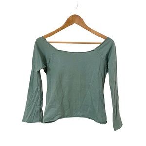 Off-shoulder cropped yoga long sleeve in ocean blue